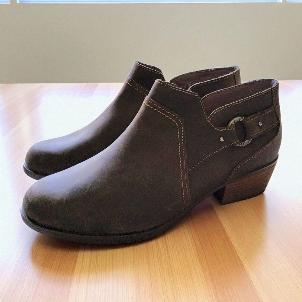 Clarks Charlten Grace Ankle Boots Womens Sz 9.5 W Taupe Oily Leather Side Zip